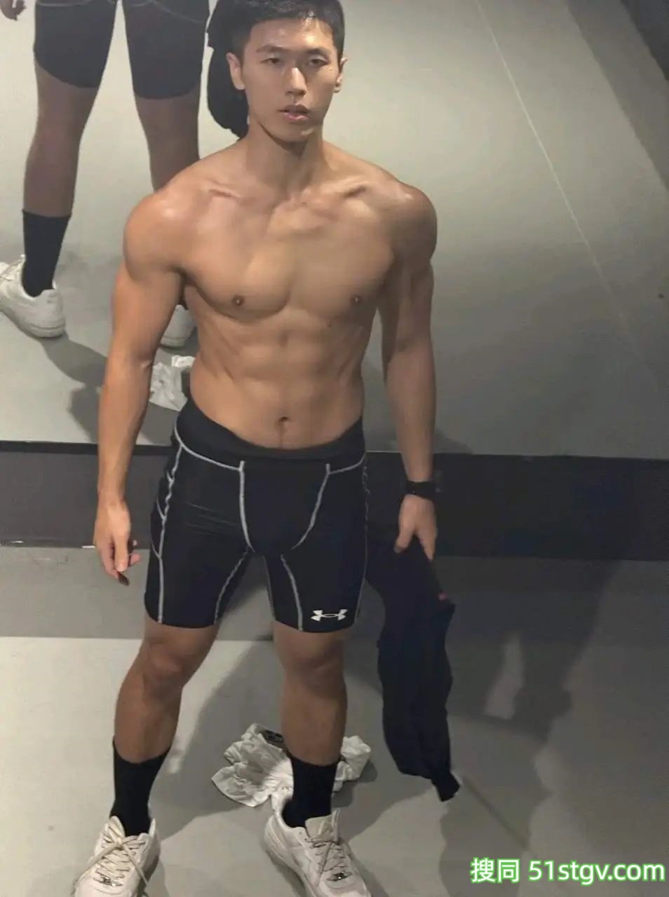 帅气肌肉男 - 51虹马