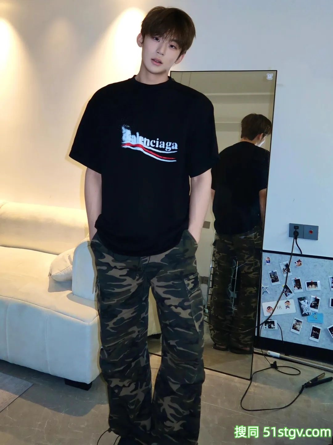 白净帅气的男大学生 - 51虹马