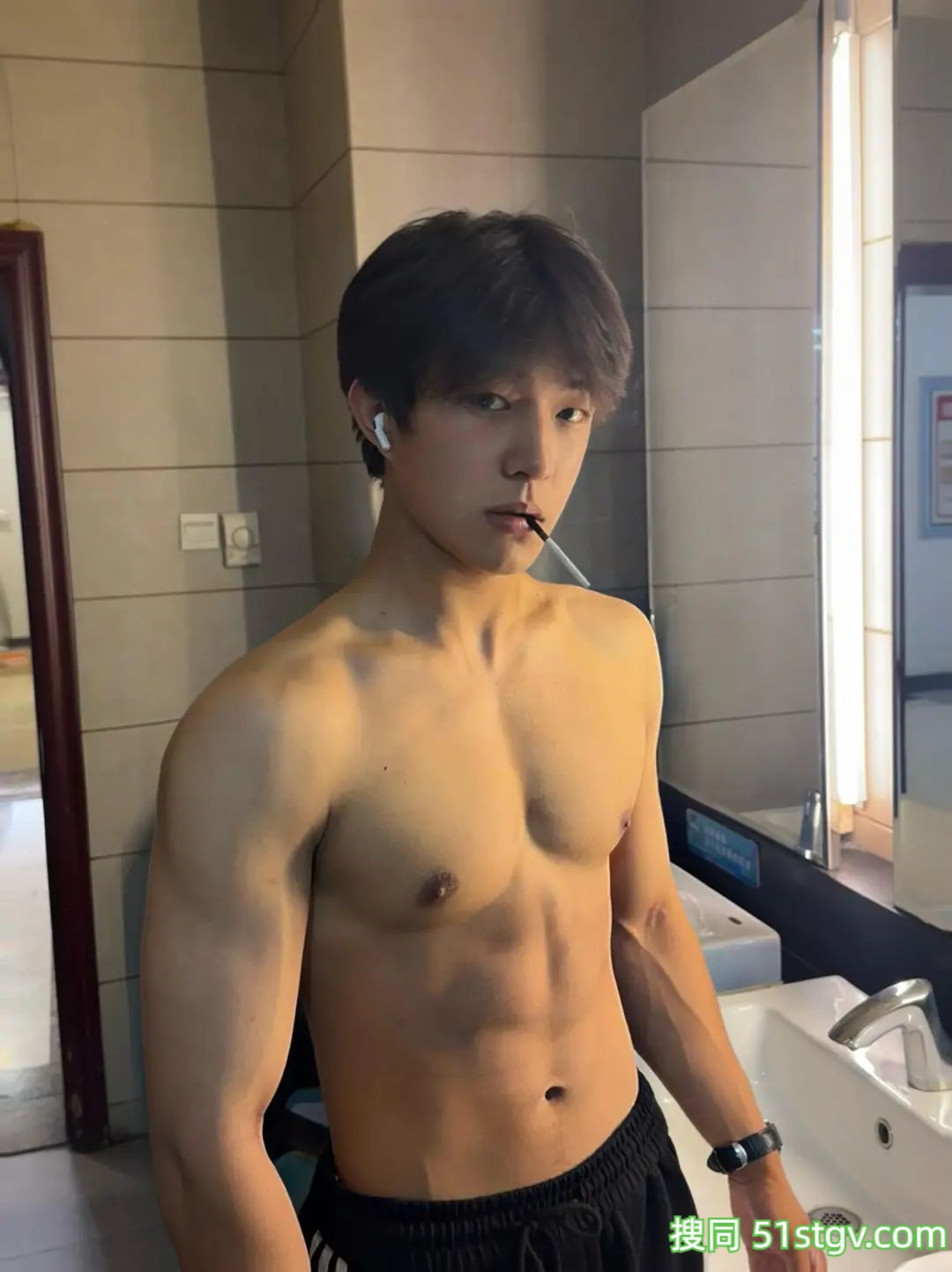 05帅气大男孩 - 51虹马