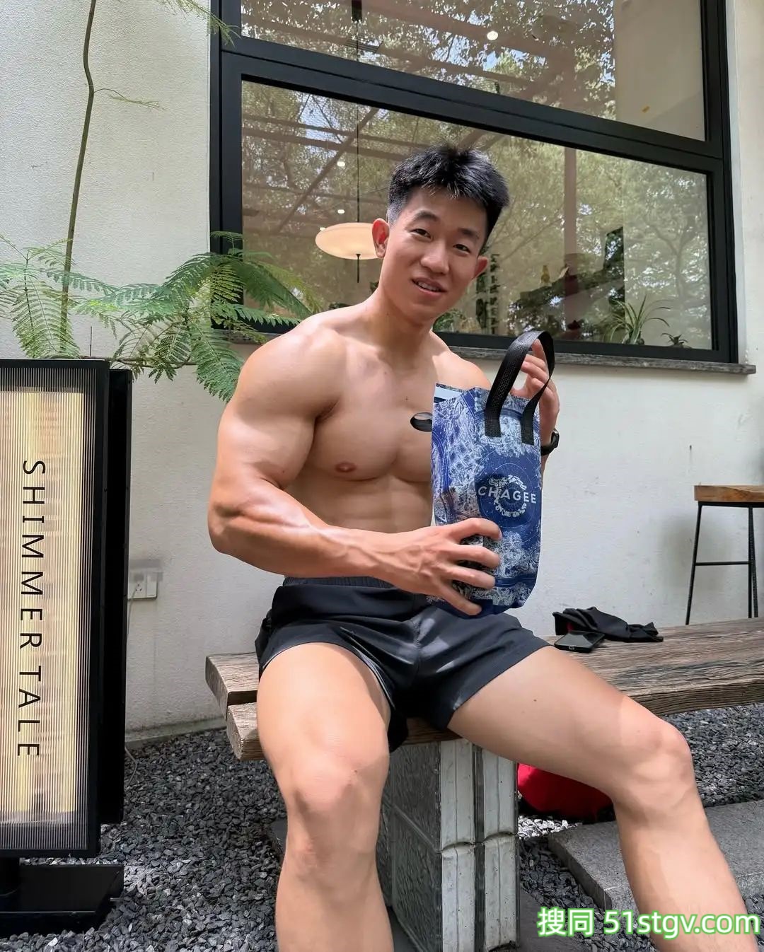 憨憨壮实的体育生 - 51虹马