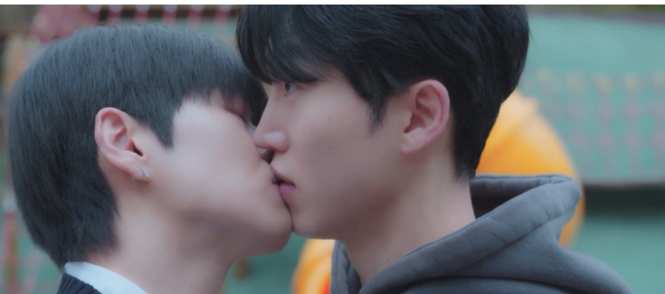 《只是室友》直男和喜欢自己的男孩同 - 51虹马