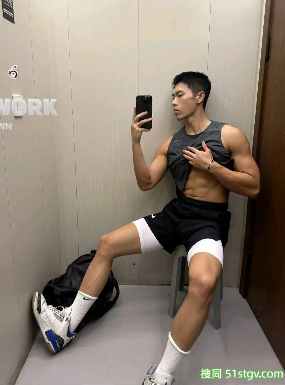 帅气肌肉男 - 51虹马