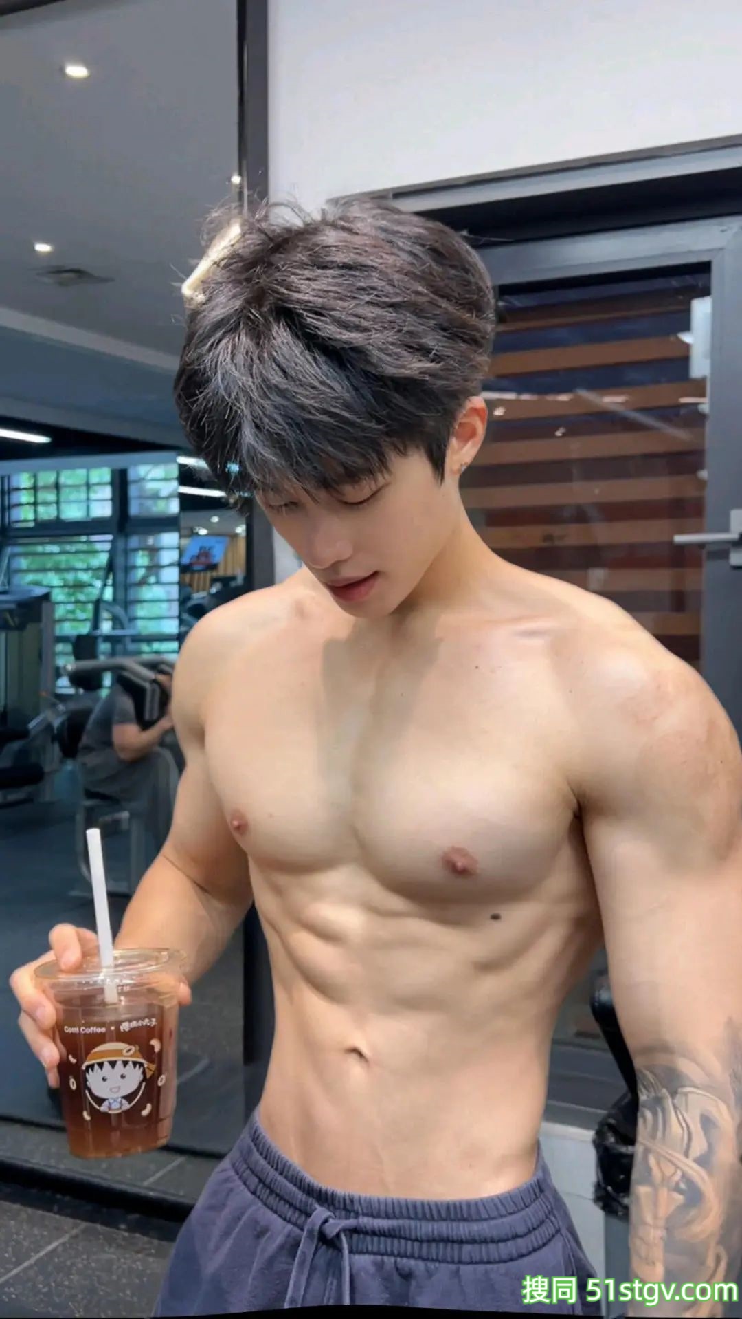 看帅哥心情好，高颜值好身材，天菜小哥哥是谁在谈 - 51虹马