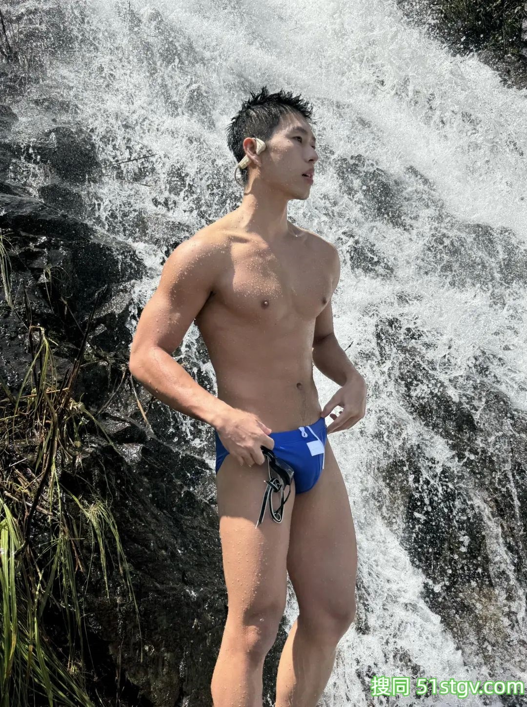 想和帅哥一起玩水 - 51虹马