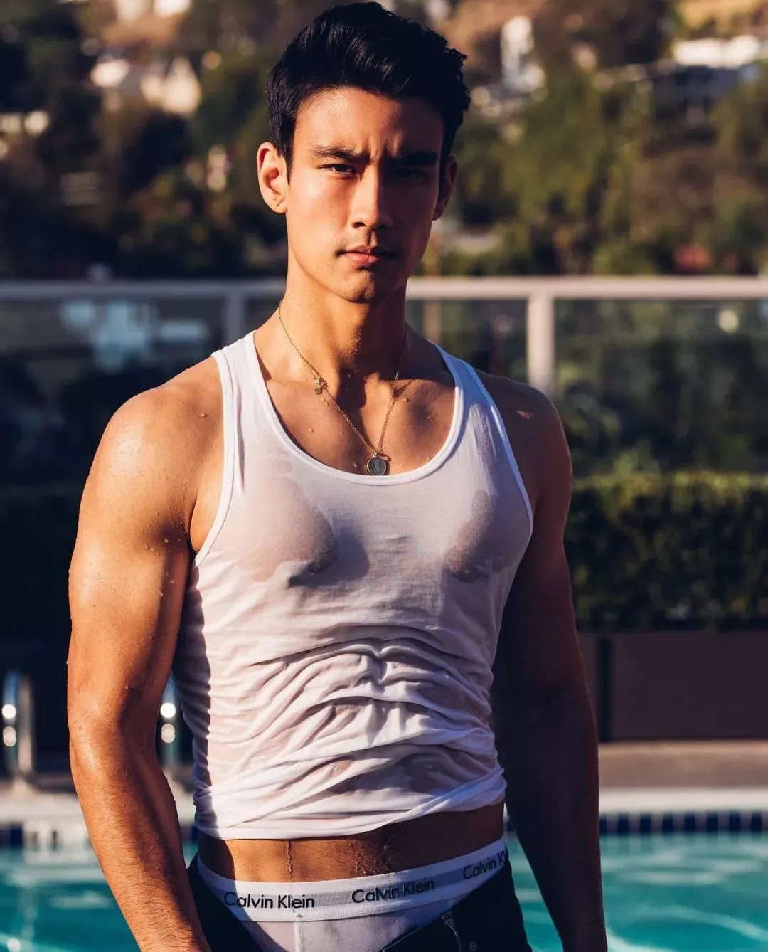 混血肌肉医生去当舞男? - 51虹马 混血肌肉医生去当舞男? - 51虹马