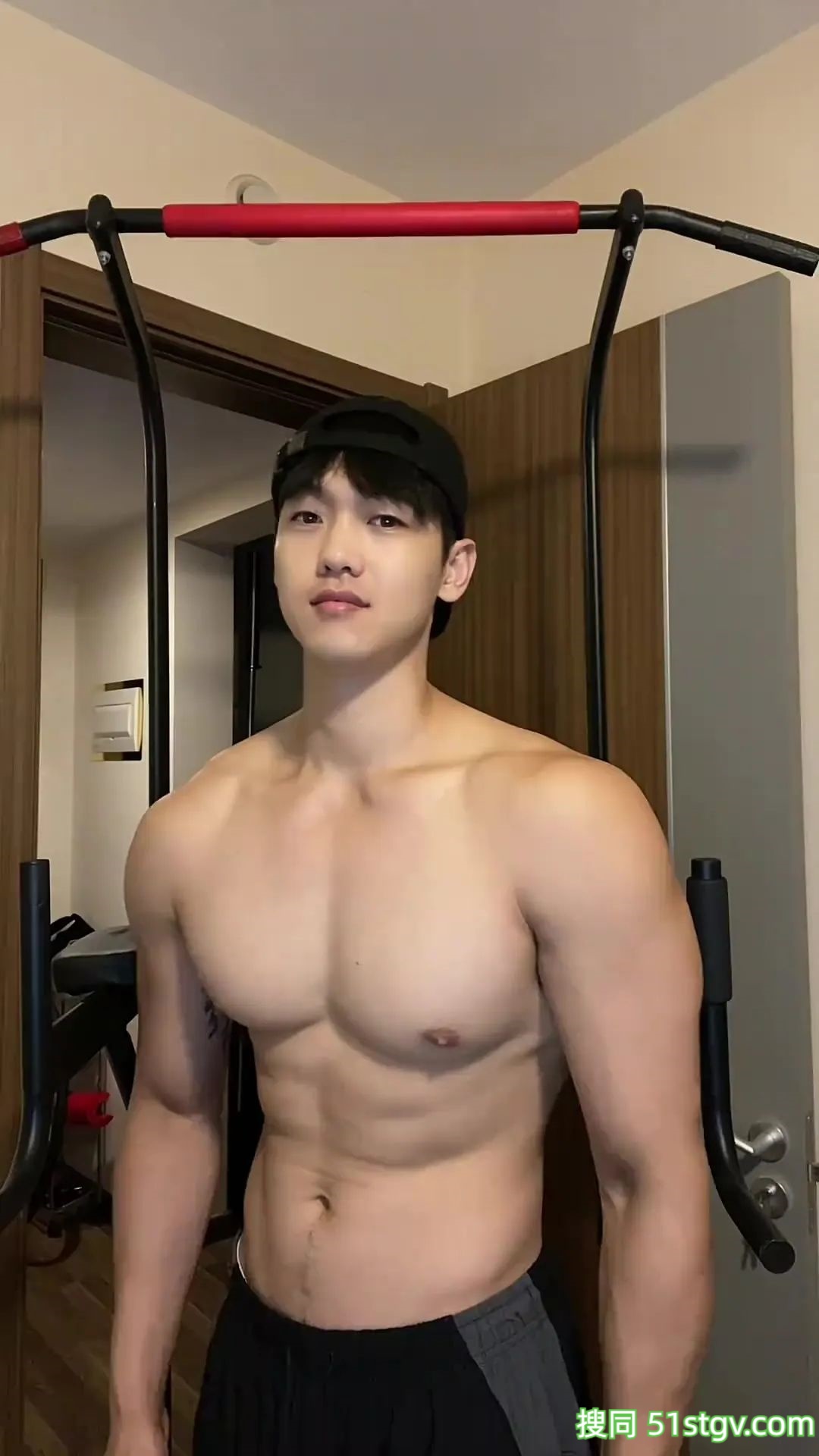 东北帅哥，粗壮脂包肌 - 51虹马