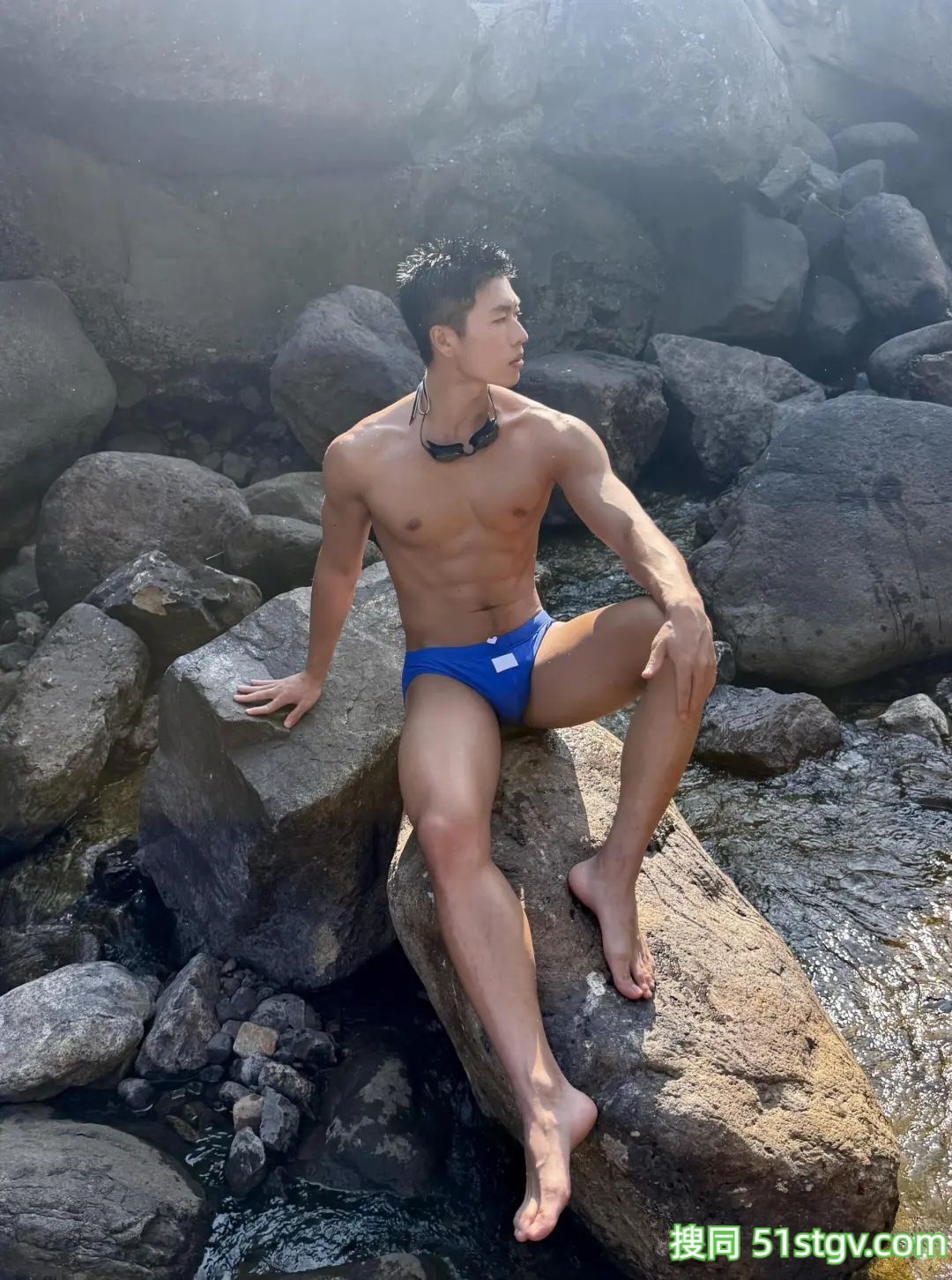 想和帅哥一起玩水 - 51虹马