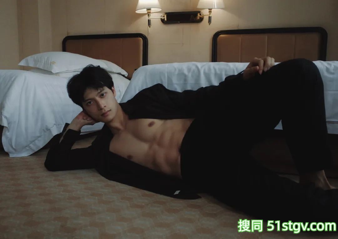 29岁广州奶气H腰肌肉男，全身瘦壮腱子肉，顶级诱惑张力满满 - 51虹马