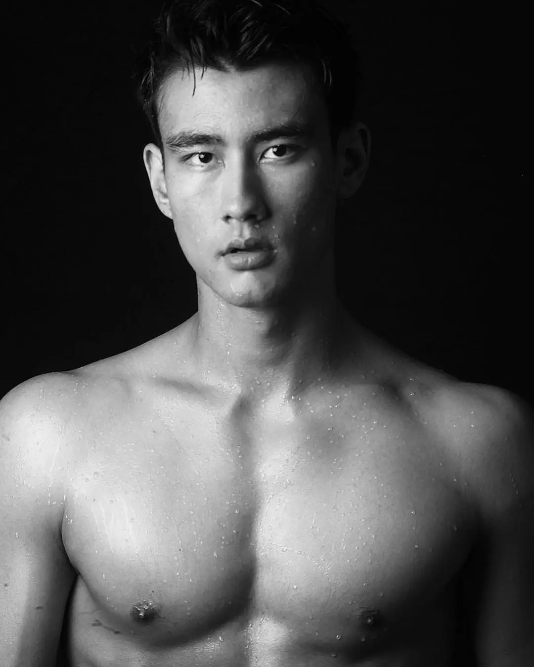 混血肌肉医生去当舞男? - 51虹马 混血肌肉医生去当舞男? - 51虹马