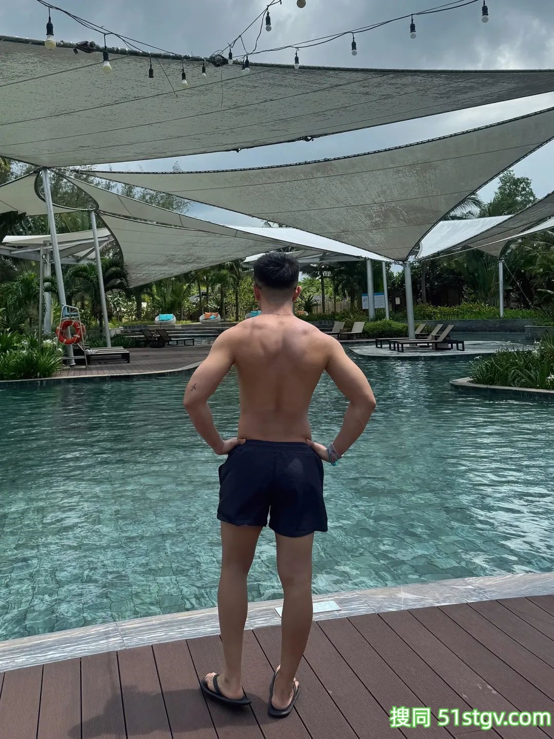 越南男飞机师,饱满胸肌结实腹肌,这制服下的肉体竟然这么性感 - 51虹马 越南男飞机师,饱满胸肌结实腹肌,这制服下的肉体竟然这么性感 - 51虹马