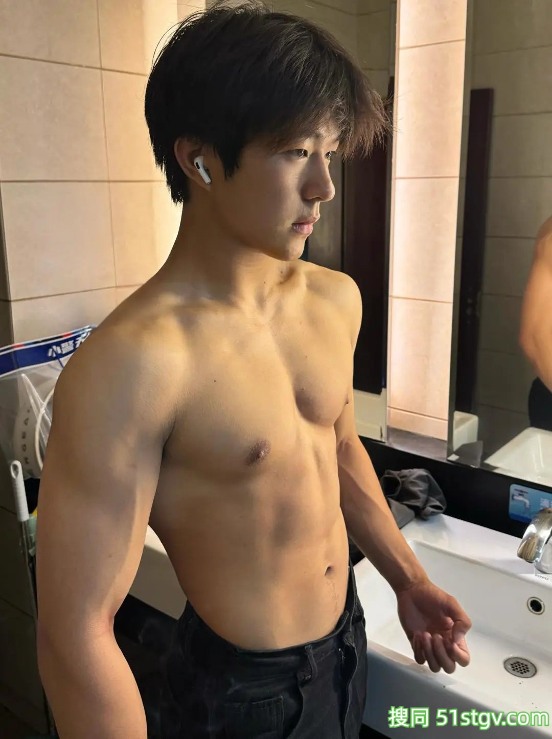 05帅气大男孩 - 51虹马