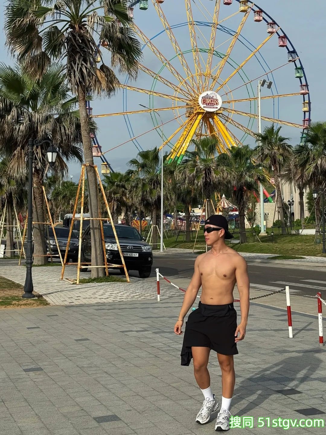 越南男飞机师,饱满胸肌结实腹肌,这制服下的肉体竟然这么性感 - 51虹马 越南男飞机师,饱满胸肌结实腹肌,这制服下的肉体竟然这么性感 - 51虹马