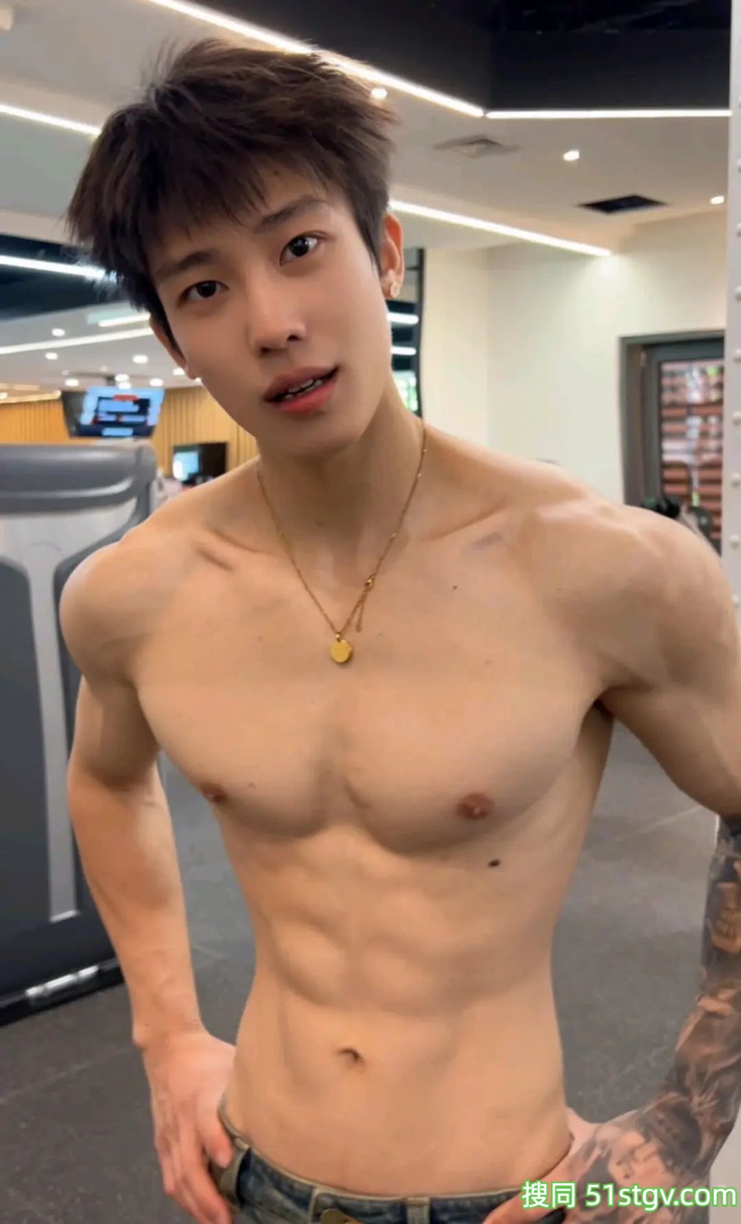 看帅哥心情好，高颜值好身材，天菜小哥哥是谁在谈 - 51虹马