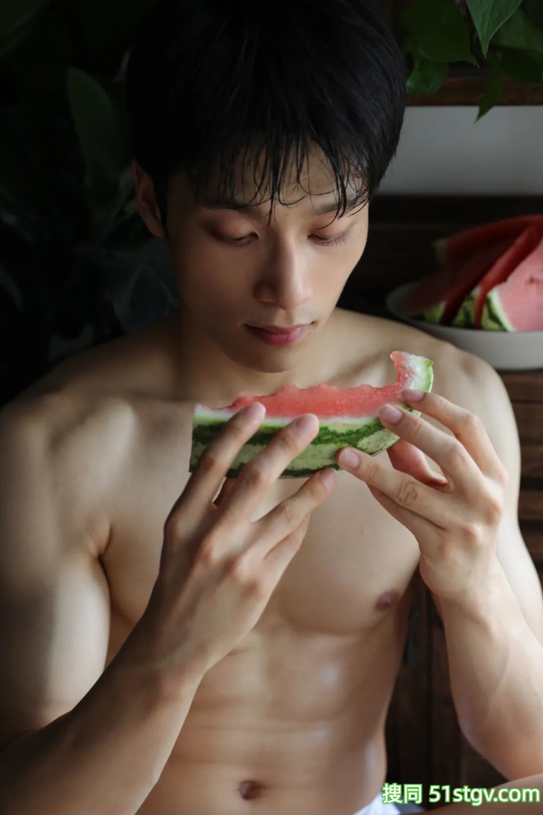 29岁广州奶气H腰肌肉男，全身瘦壮腱子肉，顶级诱惑张力满满 - 51虹马