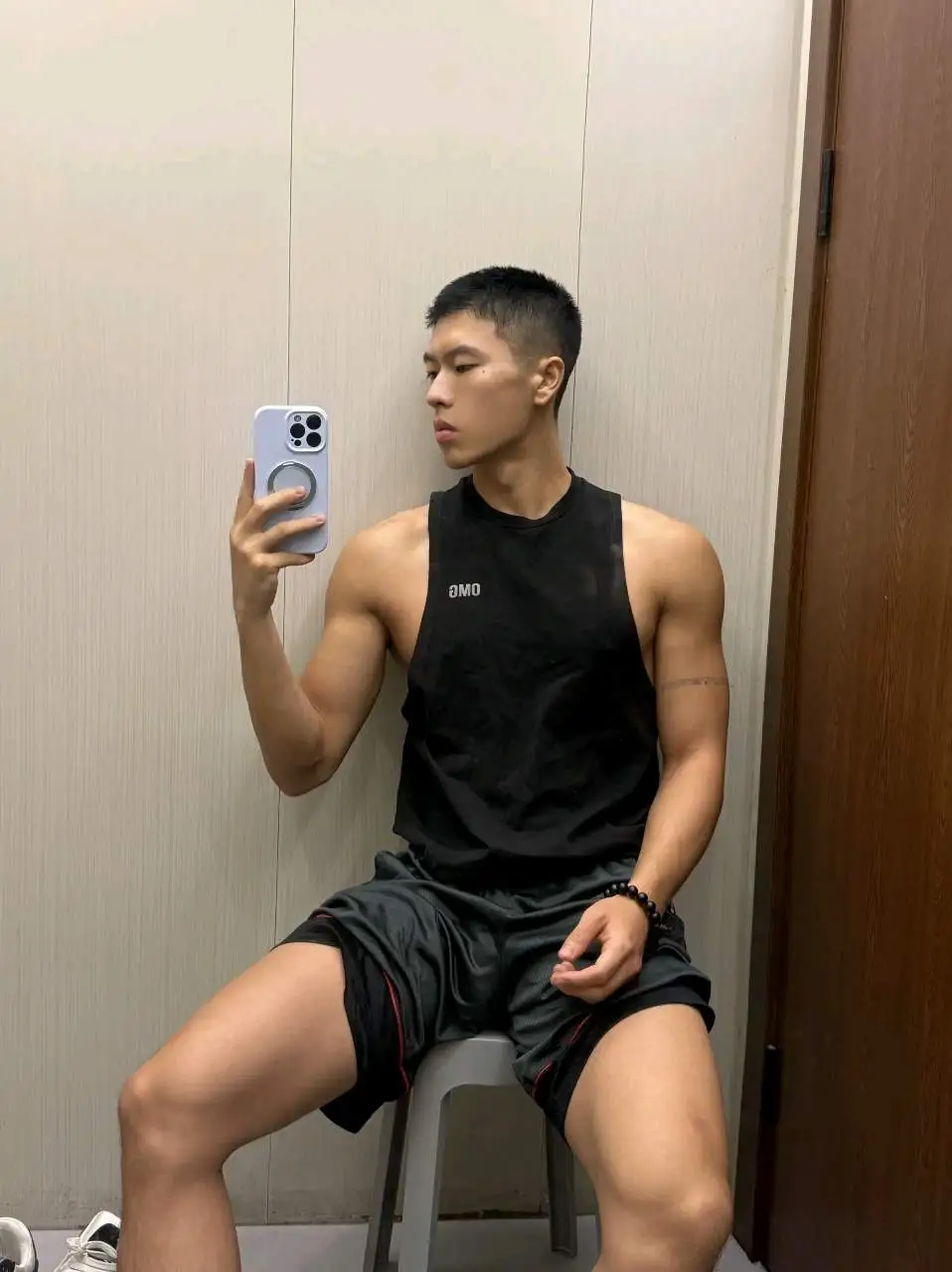 帅气肌肉男 - 51虹马