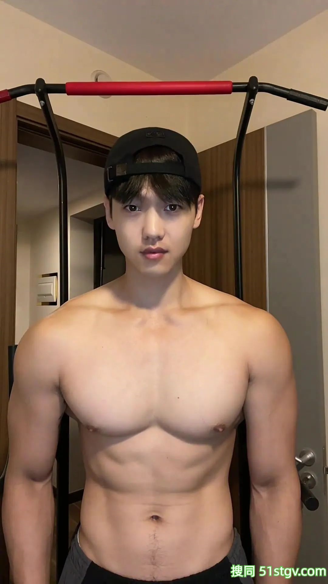 东北帅哥，粗壮脂包肌 - 51虹马