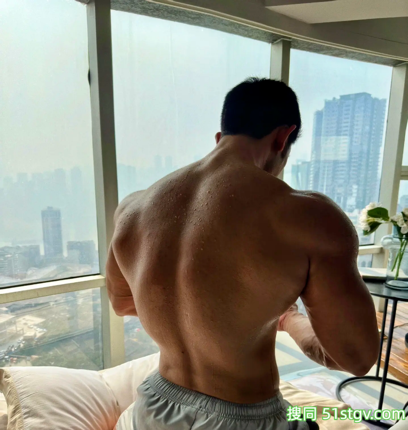 34岁四川运动模特，D杯胸肌搓衣板腹肌，宽肩厚背细腰背影照是谁又在舔屏 - 51虹马