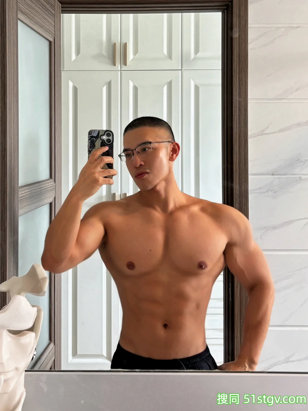 广东子弹肌大狼狗，麒麟臂大捷豹，man味十足的脂包肌，宽肩窄腰泳裤圣体 - 51虹马