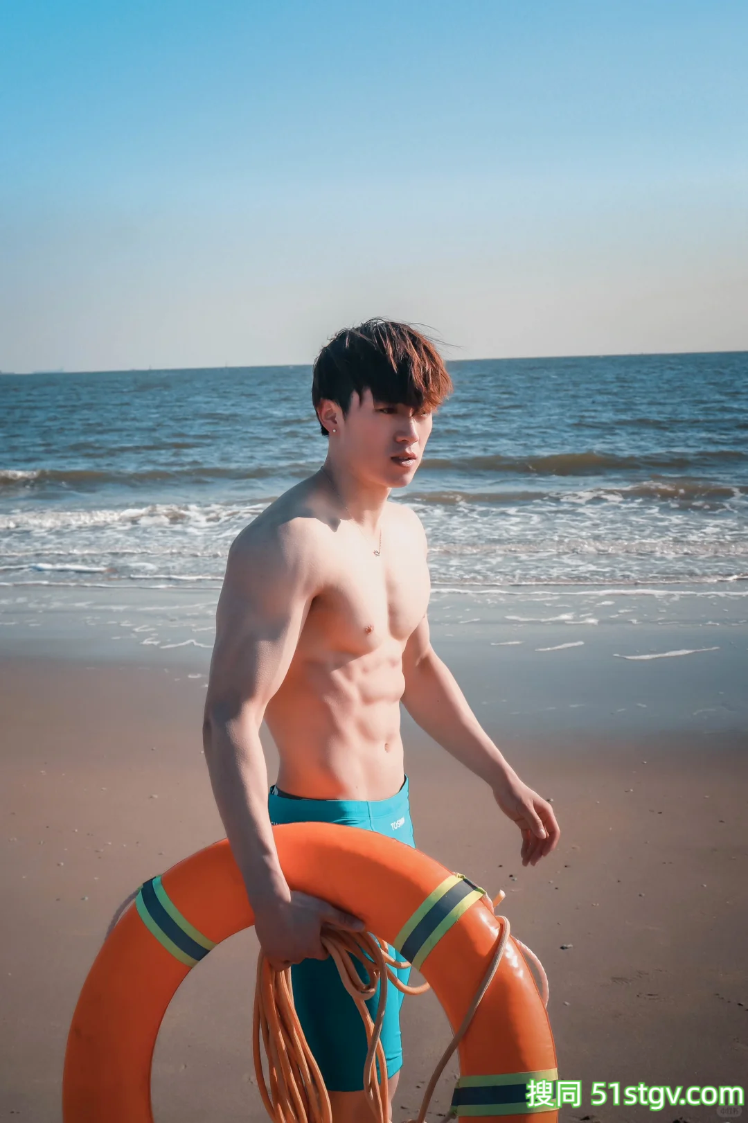 22岁北京体育生晒腱子肉，树根状血管麒麟臂，冷白皮公狗腰太哇塞 - 51虹马