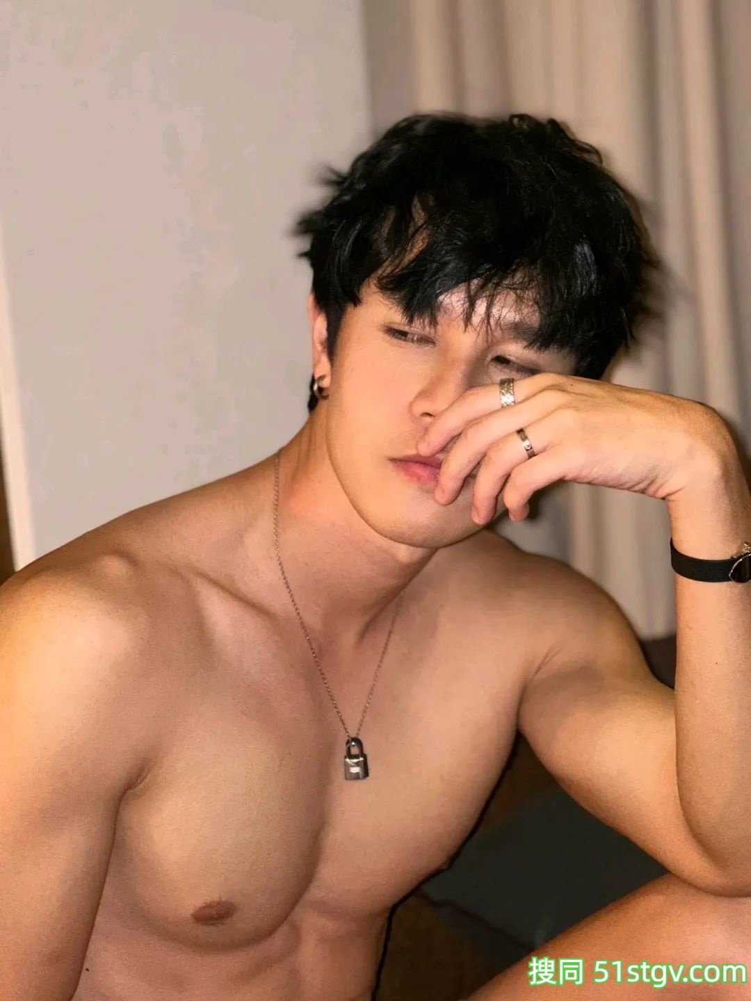 男模，好看的腹肌身材 - 51虹马