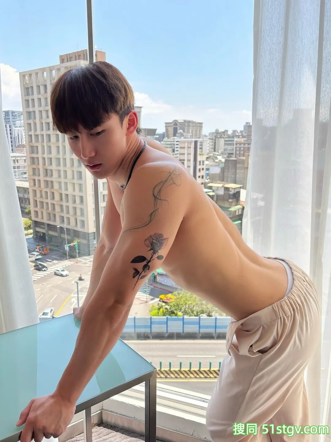 大胸肌帅哥，健身男模 - 51虹马