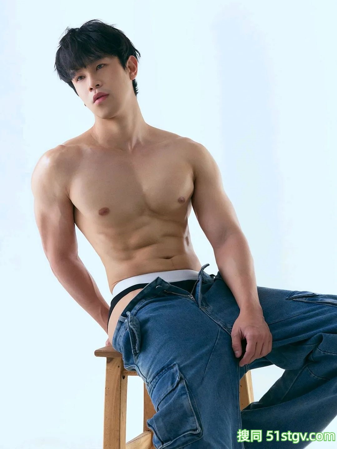 男模，好看的腹肌身材 - 51虹马