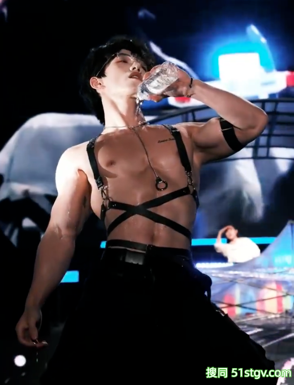 30岁四川网红，六块腹肌致命诱惑，谁能抵抗超高颜值NPC撩动 - 51虹马