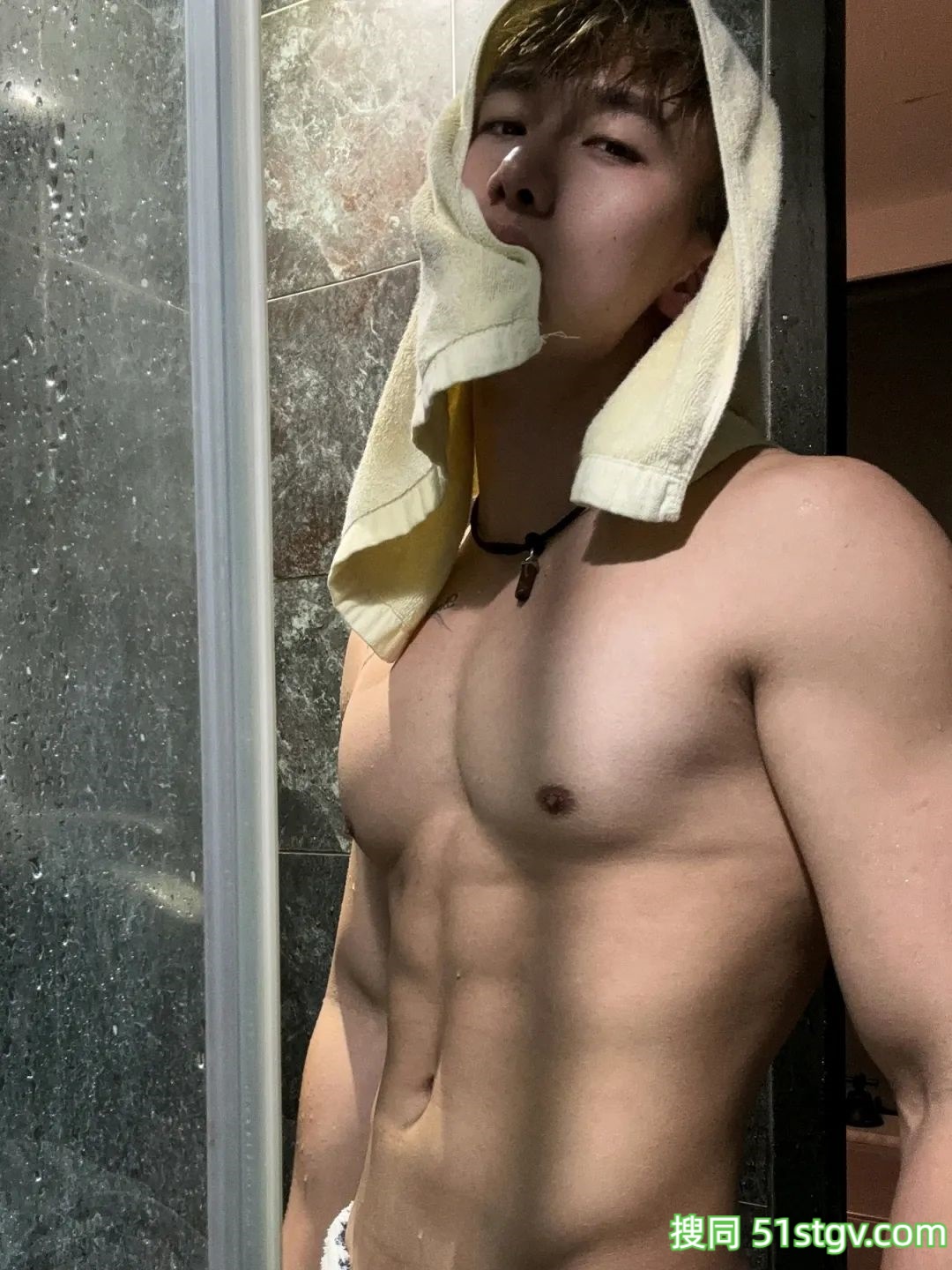 大胸肌帅哥，健身男模 - 51虹马