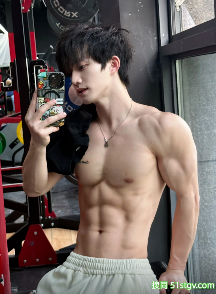 30岁四川网红，六块腹肌致命诱惑，谁能抵抗超高颜值NPC撩动 - 51虹马