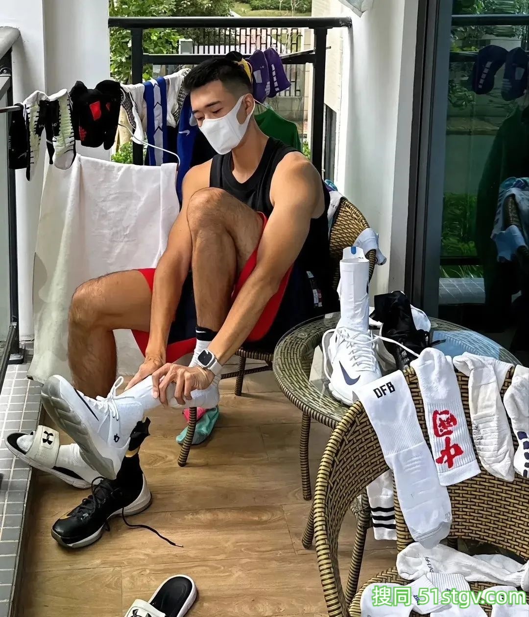 炸裂！6w粉丝体育生博主混进省队，偷男队员内裤袜子！网友：求求别丢人了行吗？-51虹马