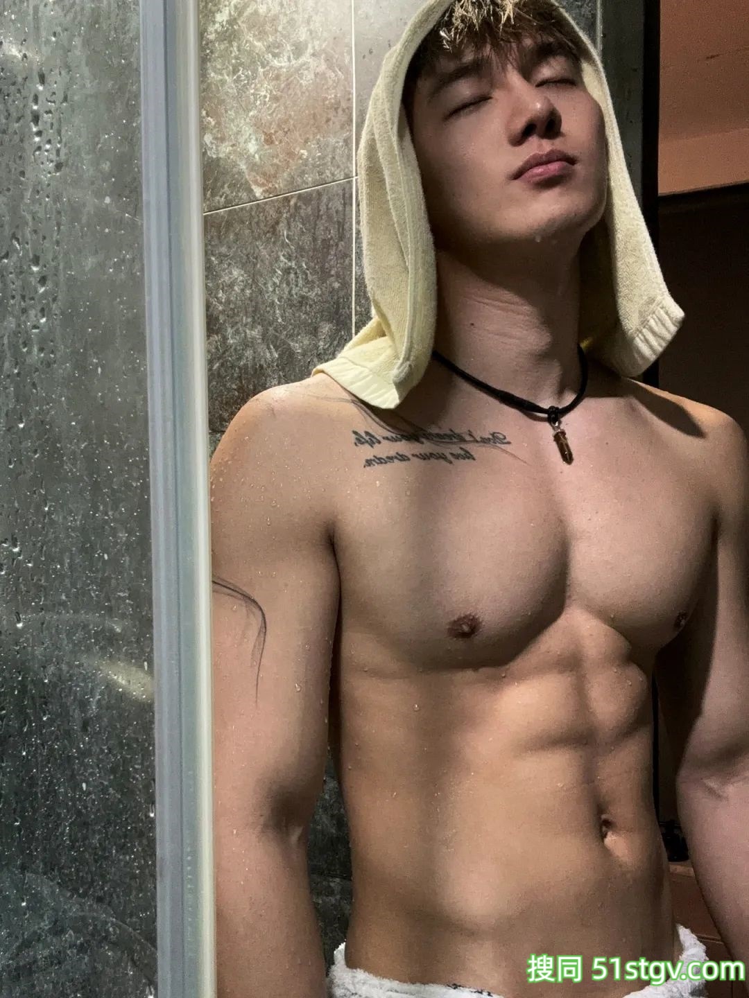 大胸肌帅哥，健身男模 - 51虹马