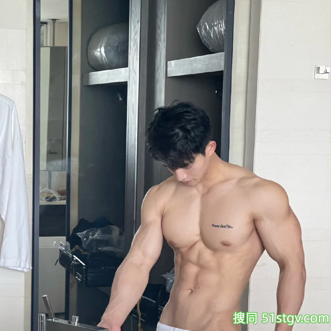 30岁四川网红，六块腹肌致命诱惑，谁能抵抗超高颜值NPC撩动 - 51虹马