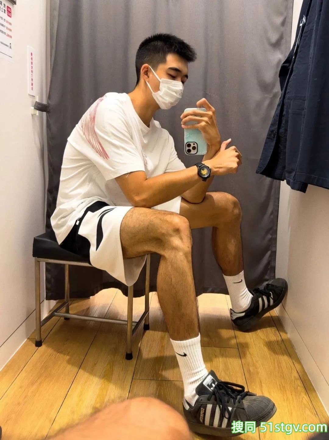 炸裂！6w粉丝体育生博主混进省队，偷男队员内裤袜子！网友：求求别丢人了行吗？ - 51虹马