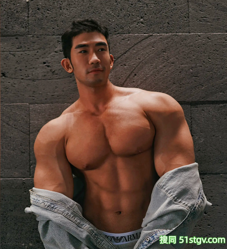 34岁四川运动模特，D杯胸肌搓衣板腹肌，宽肩厚背细腰背影照是谁又在舔屏 - 51虹马