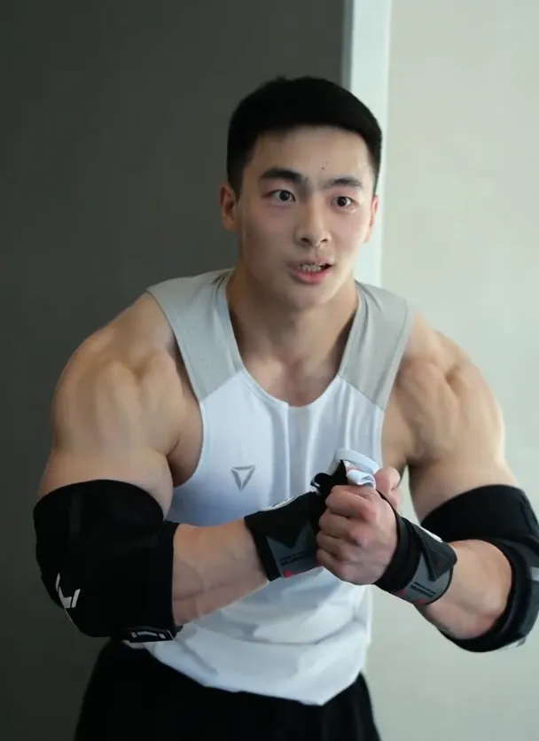 28岁长沙运动健将，高学历肌肉强悍如灭霸，荷尔蒙爆棚猛男辣汉子 - 51虹马