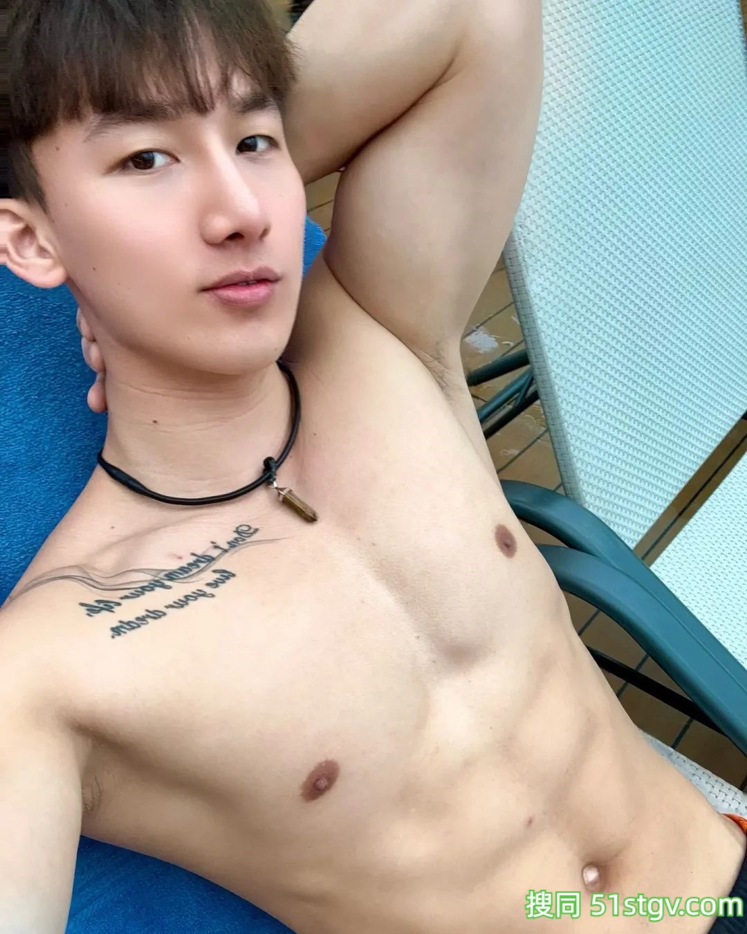 大胸肌帅哥，健身男模 - 51虹马