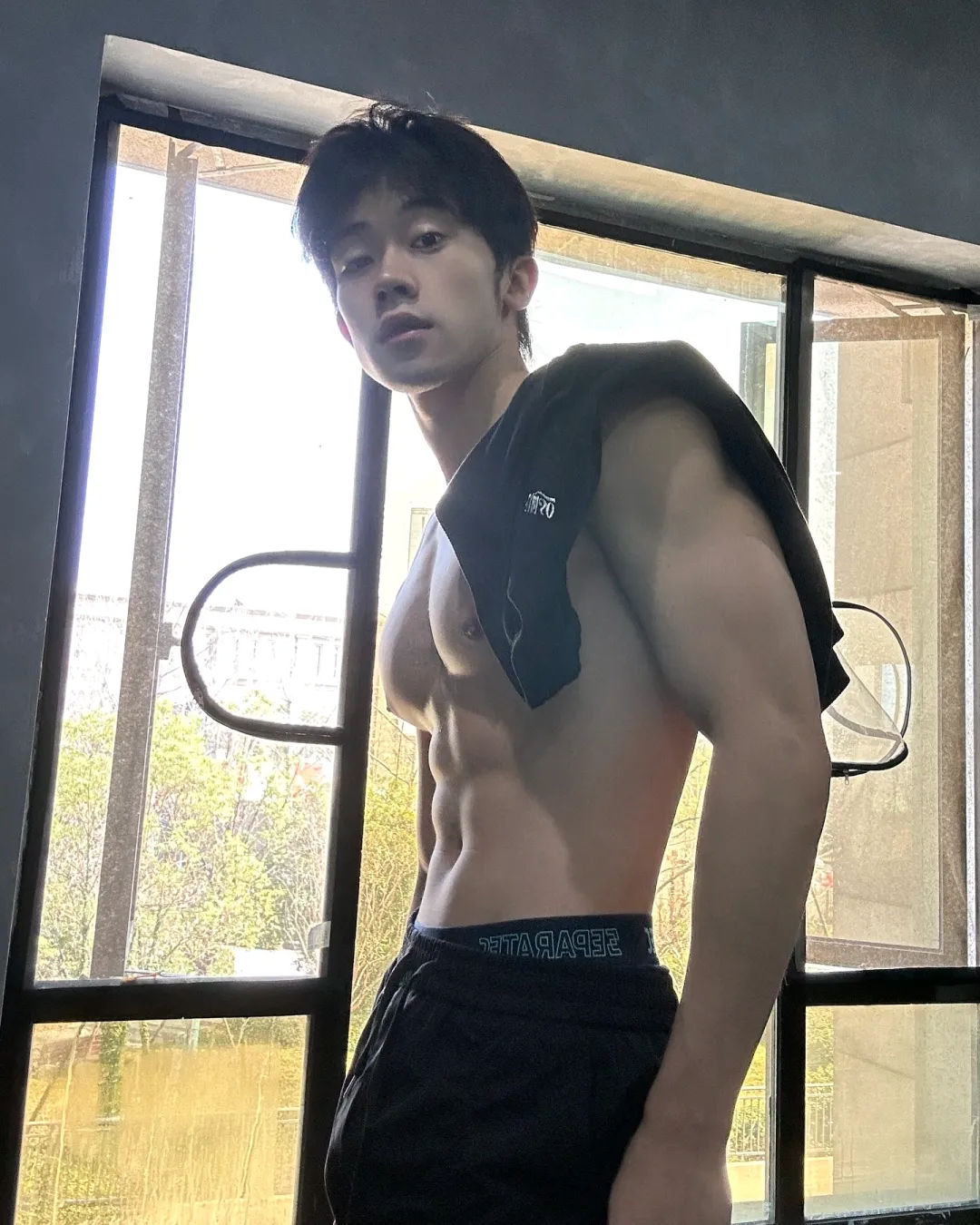 帅气小哥哥，有颜值又有身材 - 51虹马