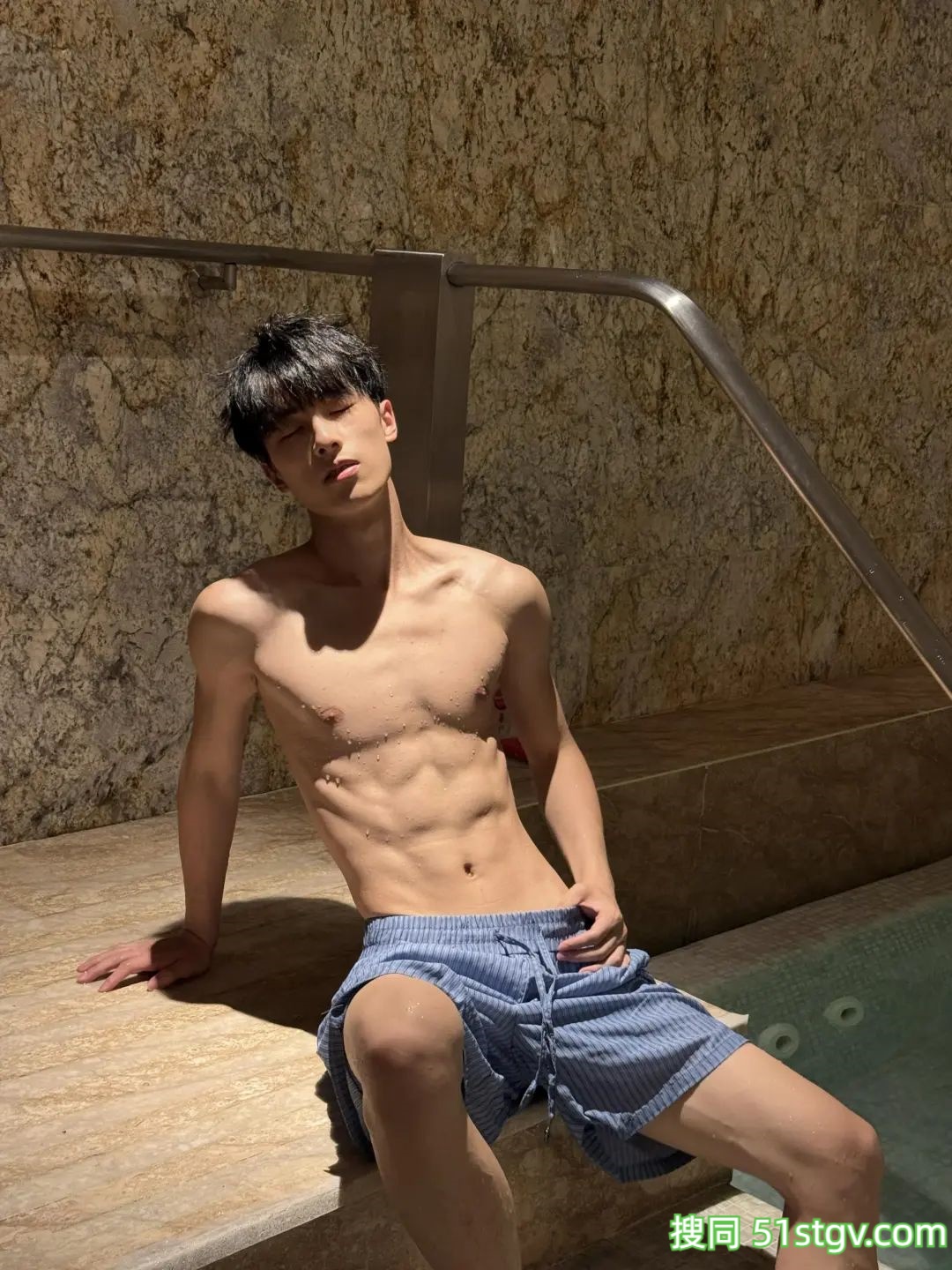 精瘦腹肌帅哥，小昊同学 - 51虹马