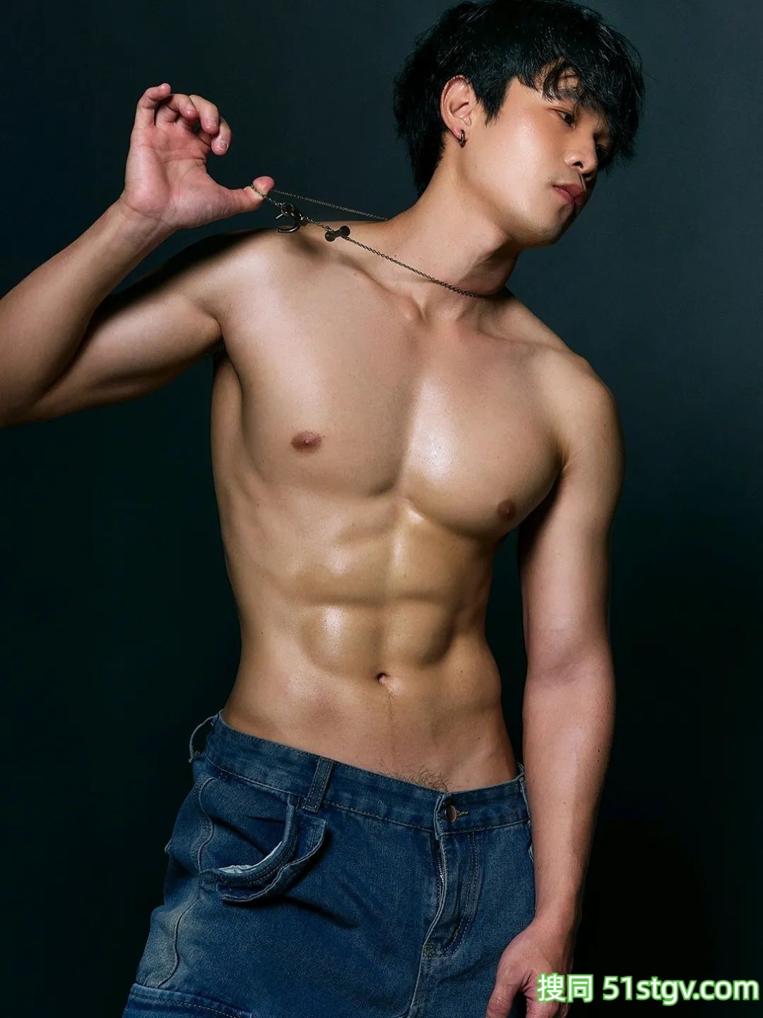 男模，好看的腹肌身材 - 51虹马