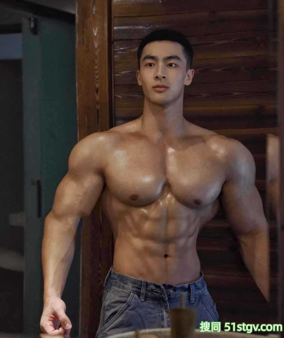 28岁长沙运动健将，高学历肌肉强悍如灭霸，荷尔蒙爆棚猛男辣汉子 - 51虹马