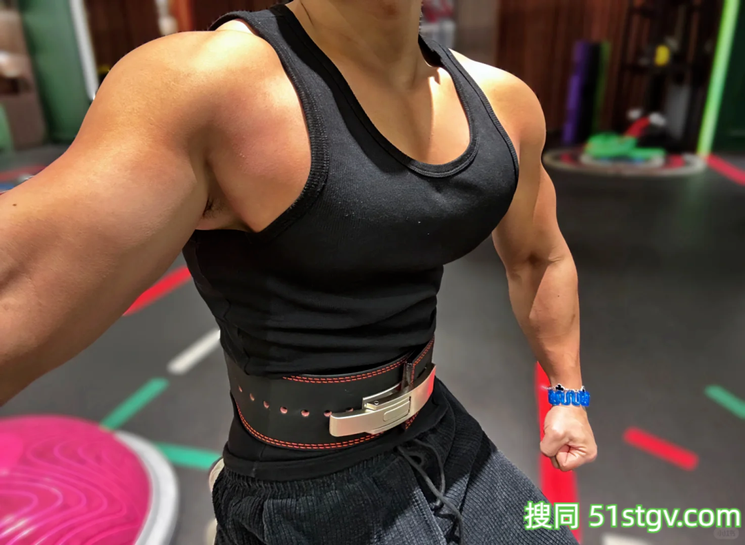 广东子弹肌大狼狗，麒麟臂大捷豹，man味十足的脂包肌，宽肩窄腰泳裤圣体 - 51虹马