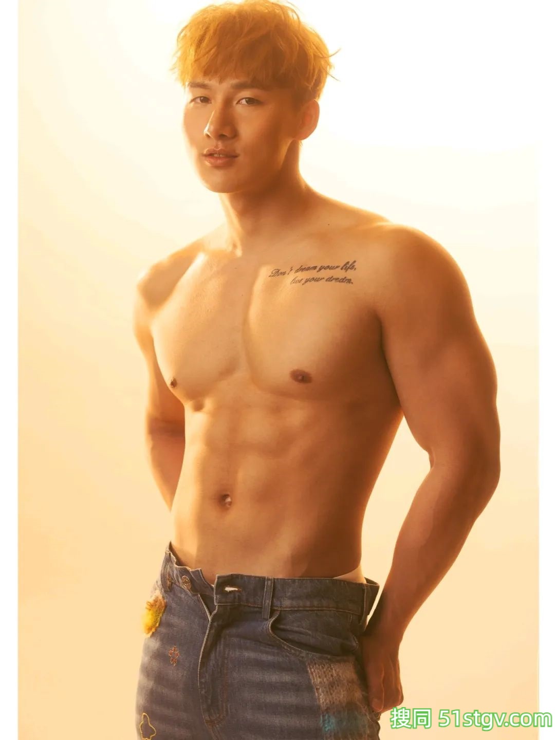 大胸肌帅哥，健身男模 - 51虹马