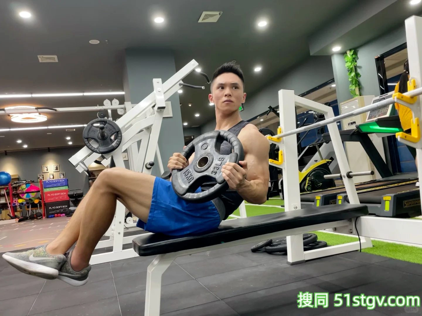 28岁深圳体育老师，搓衣板腹肌，大妈都争着想上游泳课 - 51虹马