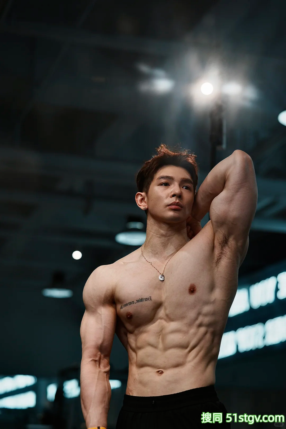 浙江健身网红抽干水分，凸显的肌肉线条，健身穿搭基础，肌肉就不基础 - 51虹马