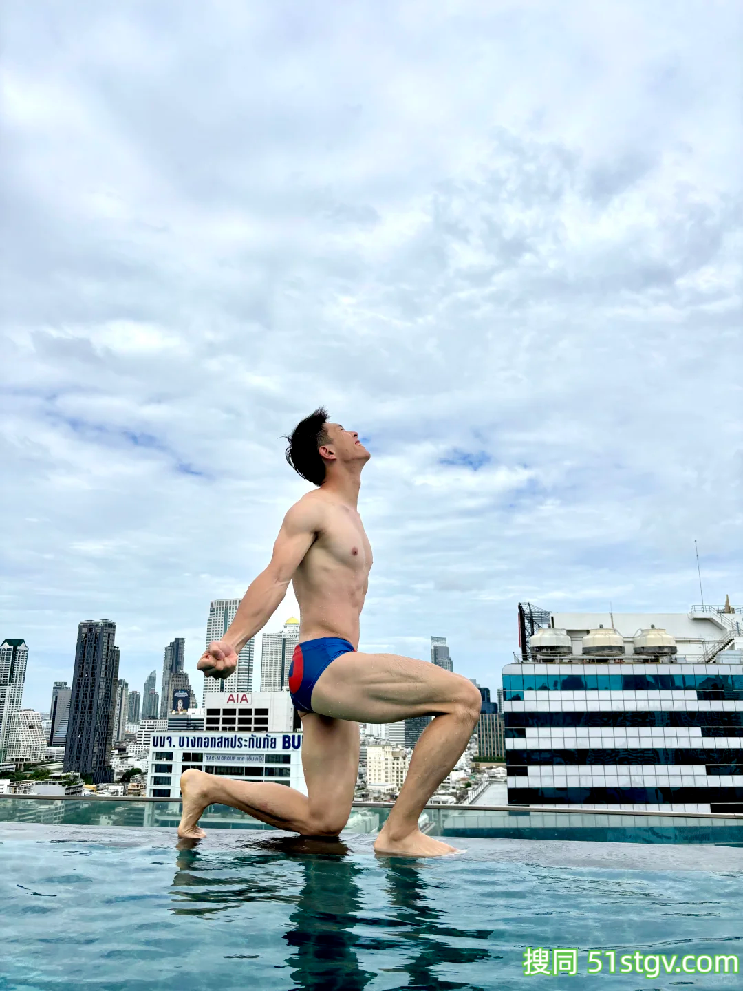 28岁深圳体育老师，搓衣板腹肌，大妈都争着想上游泳课 - 51虹马