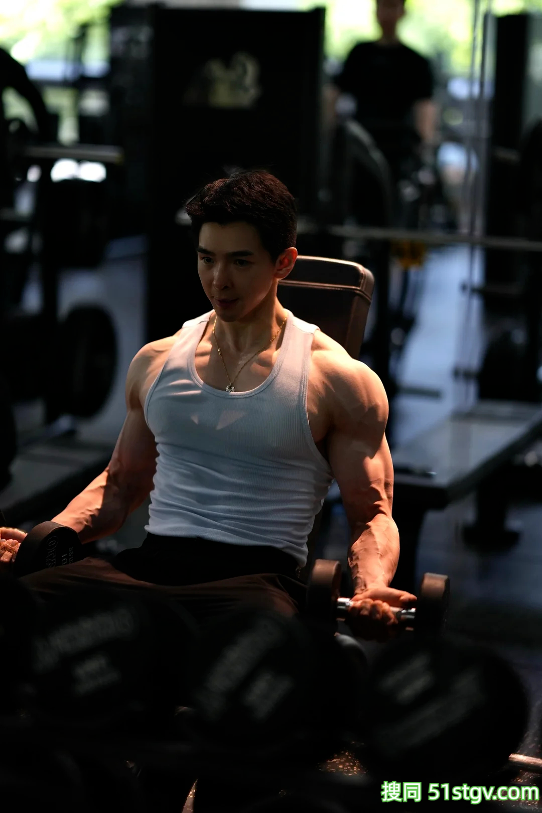 浙江健身网红抽干水分，凸显的肌肉线条，健身穿搭基础，肌肉就不基础 - 51虹马