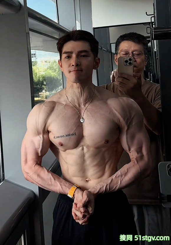 浙江健身网红抽干水分，凸显的肌肉线条，健身穿搭基础，肌肉就不基础 - 51虹马