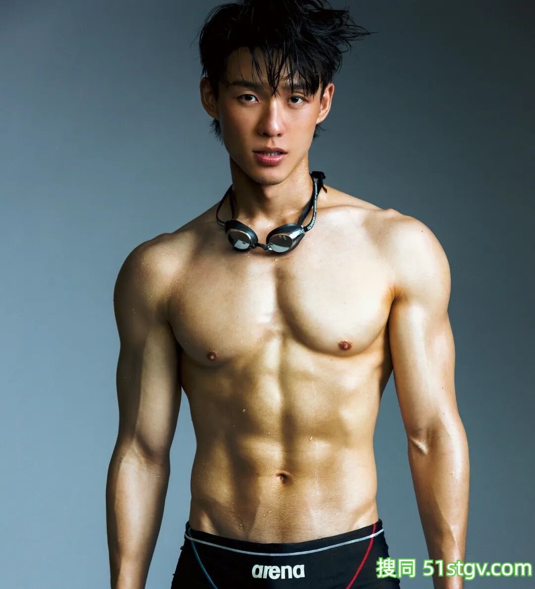 中国台湾最帅牙医，超大方形胸硬激六块肌，肌肉写真只剩裤裤令人脸红 - 51虹马