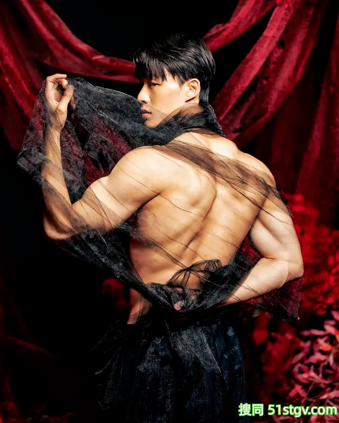 中国台湾最帅牙医，超大方形胸硬激六块肌，肌肉写真只剩裤裤令人脸红 - 51虹马