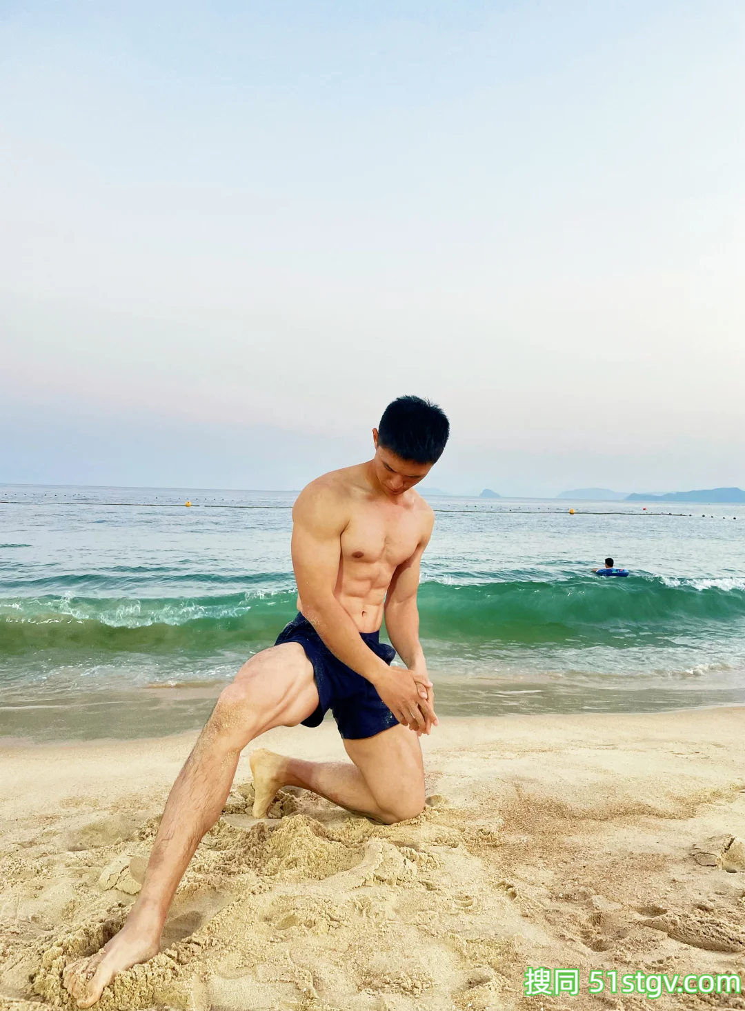 28岁深圳体育老师，搓衣板腹肌，大妈都争着想上游泳课-51虹马